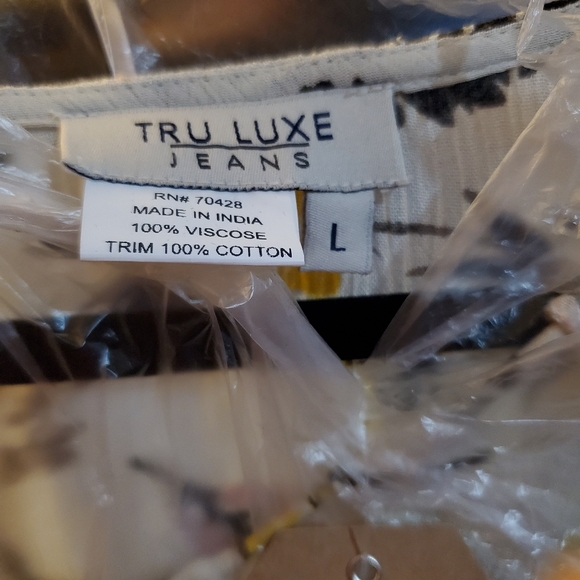 Summer top - NEW - Sold - Picture 5 of 5